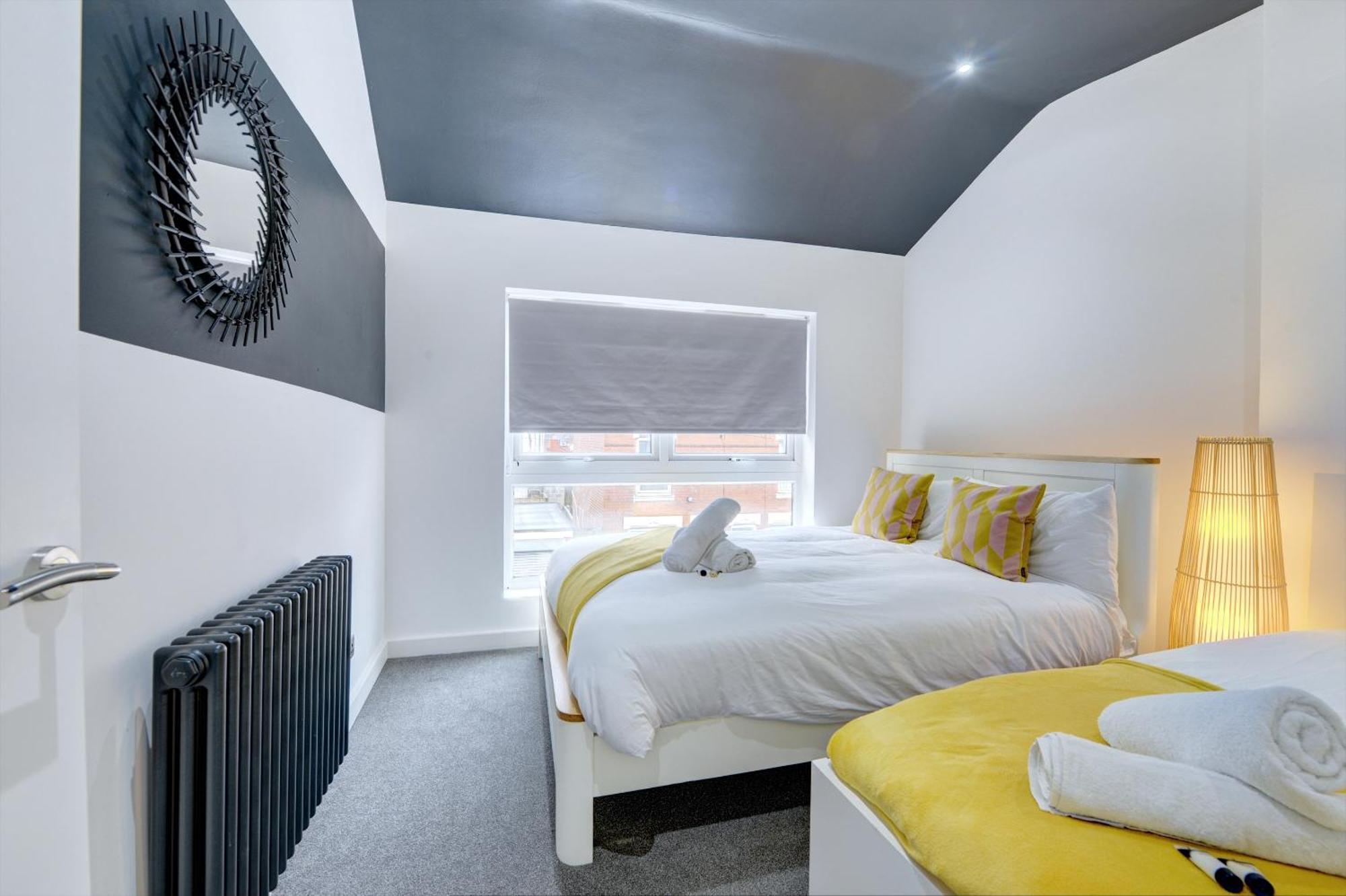 4 Bedrooms Homely House With Garden- Sleeps 9 Comfortably With 6 Comfortable Beds, Free Street Parking, Business Travellers, Contractors, & Holiday-Goers, Coventry, Near All Major Transport Links In Coventry And Motorway 외부 사진