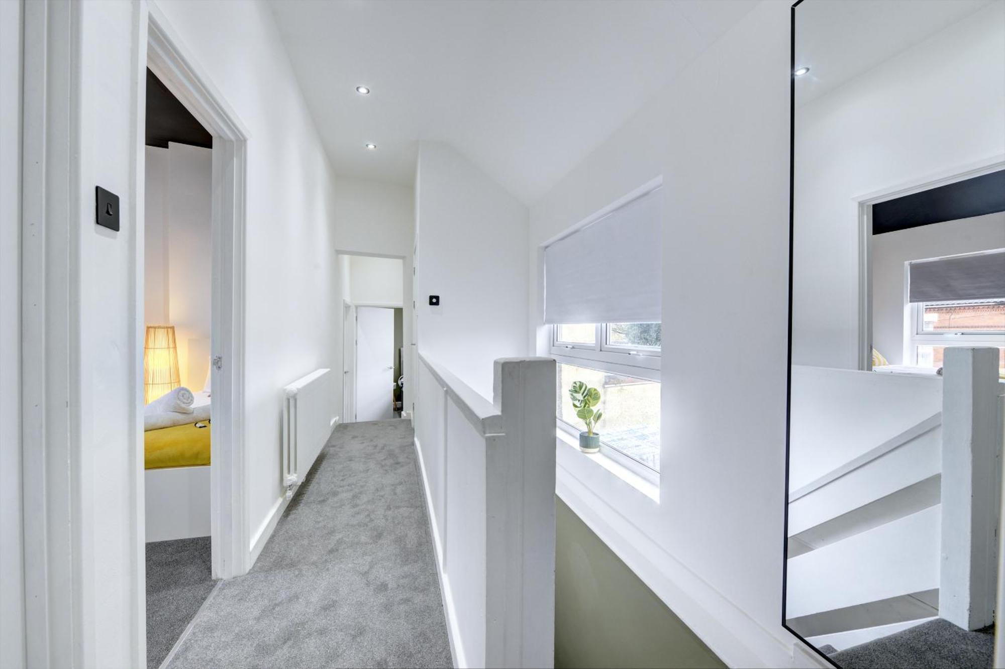 4 Bedrooms Homely House With Garden- Sleeps 9 Comfortably With 6 Comfortable Beds, Free Street Parking, Business Travellers, Contractors, & Holiday-Goers, Coventry, Near All Major Transport Links In Coventry And Motorway 외부 사진