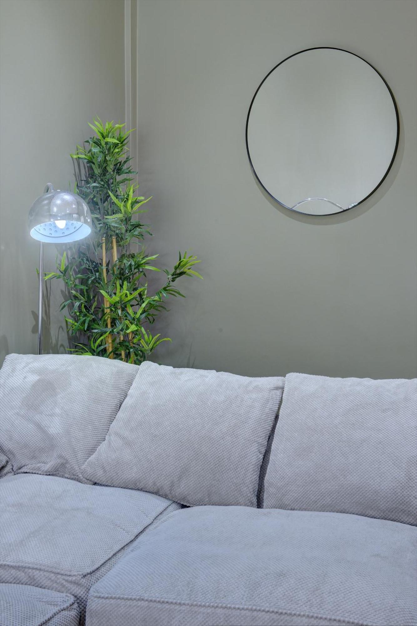 4 Bedrooms Homely House With Garden- Sleeps 9 Comfortably With 6 Comfortable Beds, Free Street Parking, Business Travellers, Contractors, & Holiday-Goers, Coventry, Near All Major Transport Links In Coventry And Motorway 외부 사진