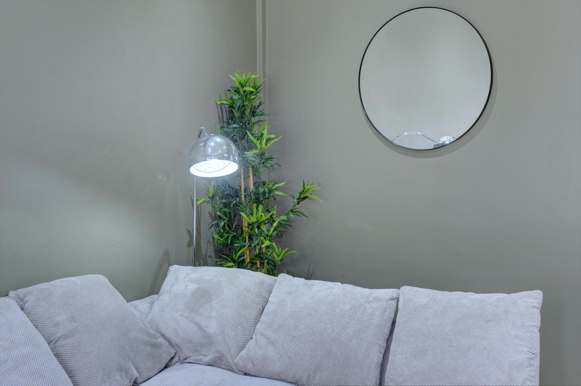 4 Bedrooms Homely House With Garden- Sleeps 9 Comfortably With 6 Comfortable Beds, Free Street Parking, Business Travellers, Contractors, & Holiday-Goers, Coventry, Near All Major Transport Links In Coventry And Motorway 외부 사진