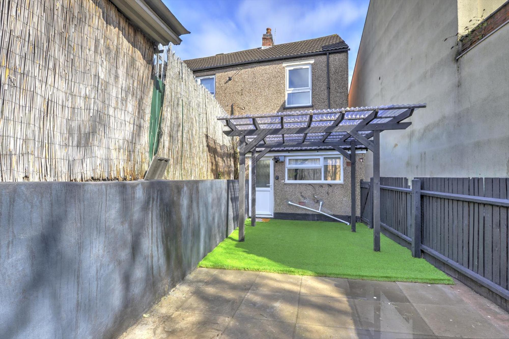4 Bedrooms Homely House With Garden- Sleeps 9 Comfortably With 6 Comfortable Beds, Free Street Parking, Business Travellers, Contractors, & Holiday-Goers, Coventry, Near All Major Transport Links In Coventry And Motorway 외부 사진