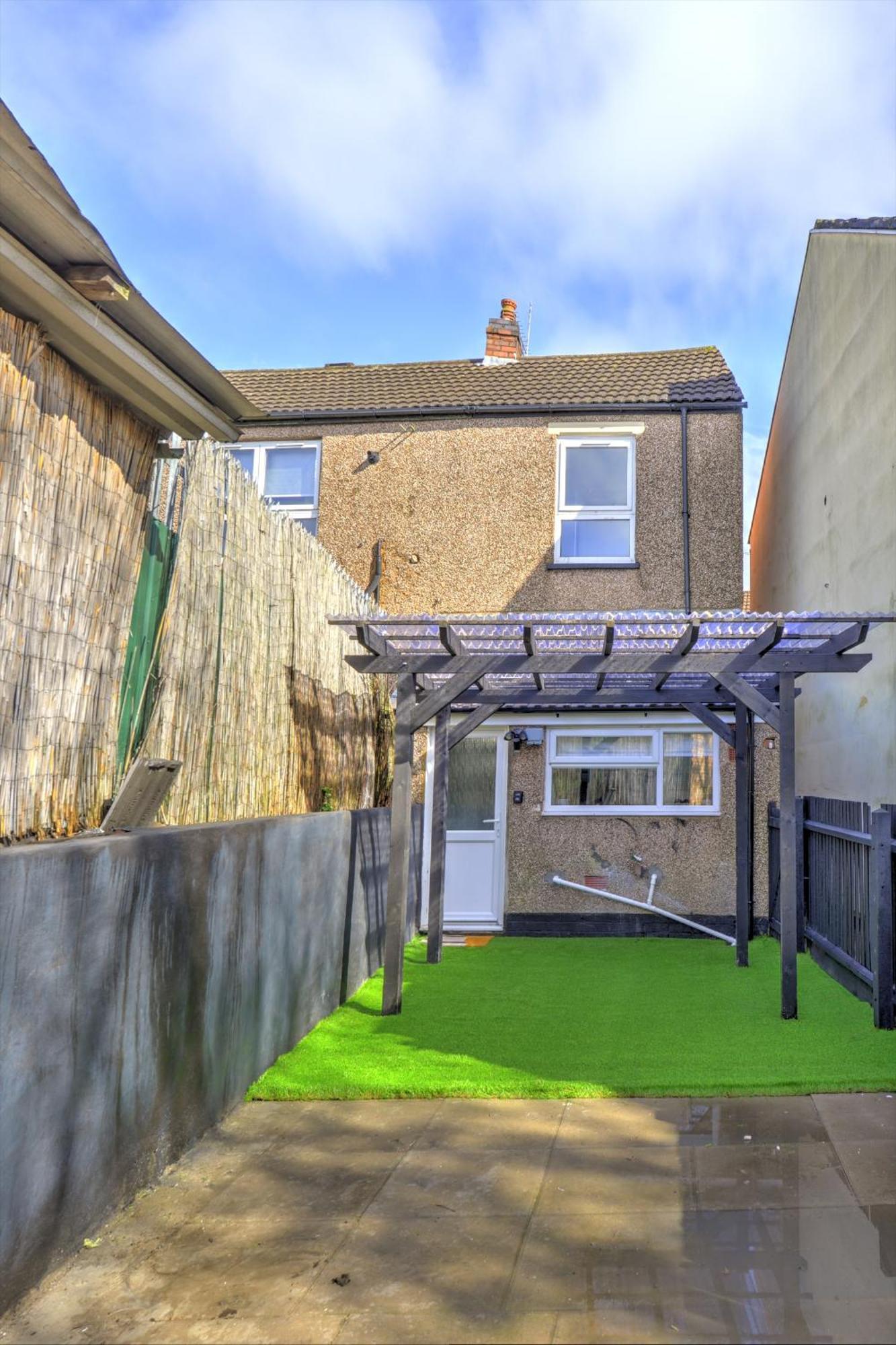 4 Bedrooms Homely House With Garden- Sleeps 9 Comfortably With 6 Comfortable Beds, Free Street Parking, Business Travellers, Contractors, & Holiday-Goers, Coventry, Near All Major Transport Links In Coventry And Motorway 외부 사진